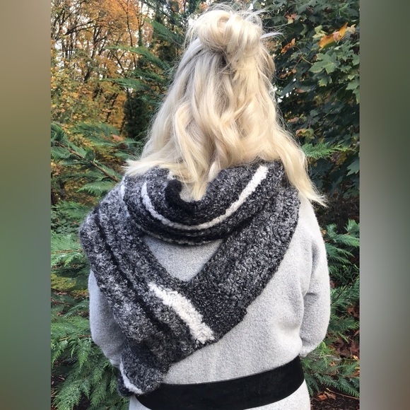 *NEW CHUNKY COWL, HIGHLAND WRAP, HUNTRESS SASH, GRAY/BLACK/WHITE - Picture 7 of 8